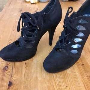 8, IMPO Black faux suede platform heels